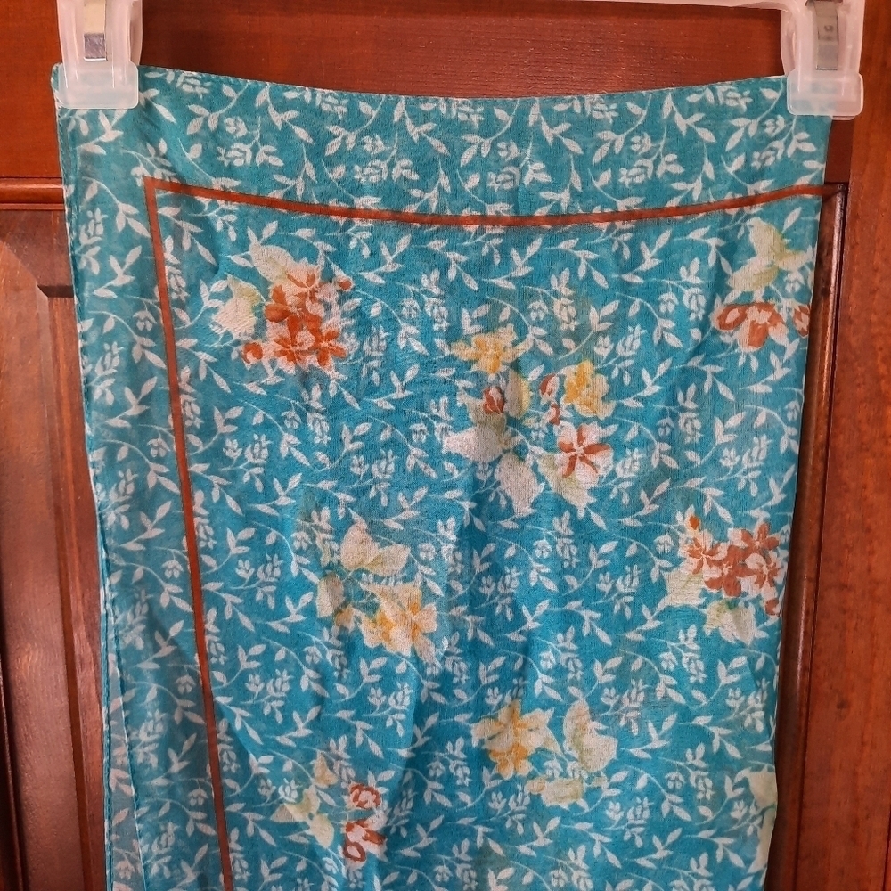 Vintage semi-sheer blue white floral print scarf - Picture 2 of 7